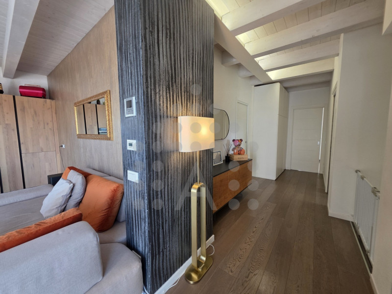 Immagina di rientrare a casa, salire con l’ascensore direttamente nel tuo appartamento, aprire la...