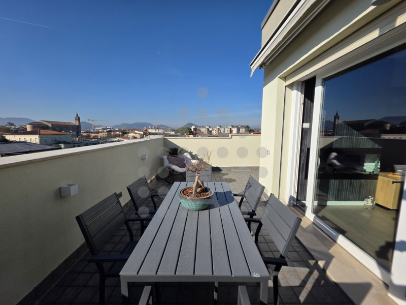 Immagina di rientrare a casa, salire con l’ascensore direttamente nel tuo appartamento, aprire la...