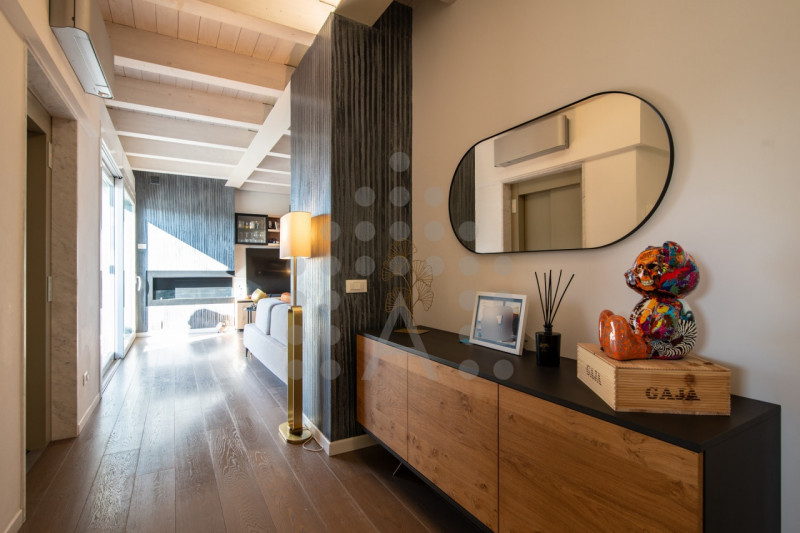 Immagina di rientrare a casa, salire con l’ascensore direttamente nel tuo appartamento, aprire la...