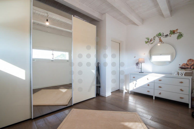 Immagina di rientrare a casa, salire con l’ascensore direttamente nel tuo appartamento, aprire la...