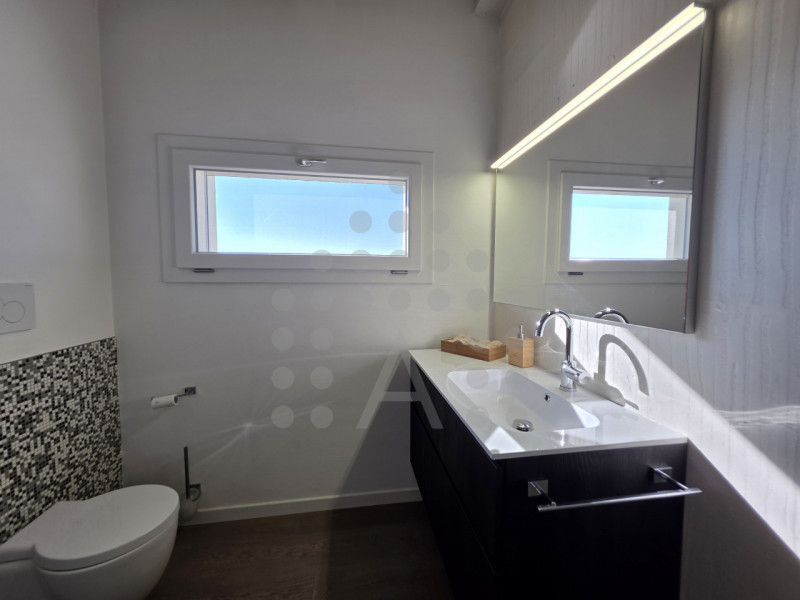 Immagina di rientrare a casa, salire con l’ascensore direttamente nel tuo appartamento, aprire la...