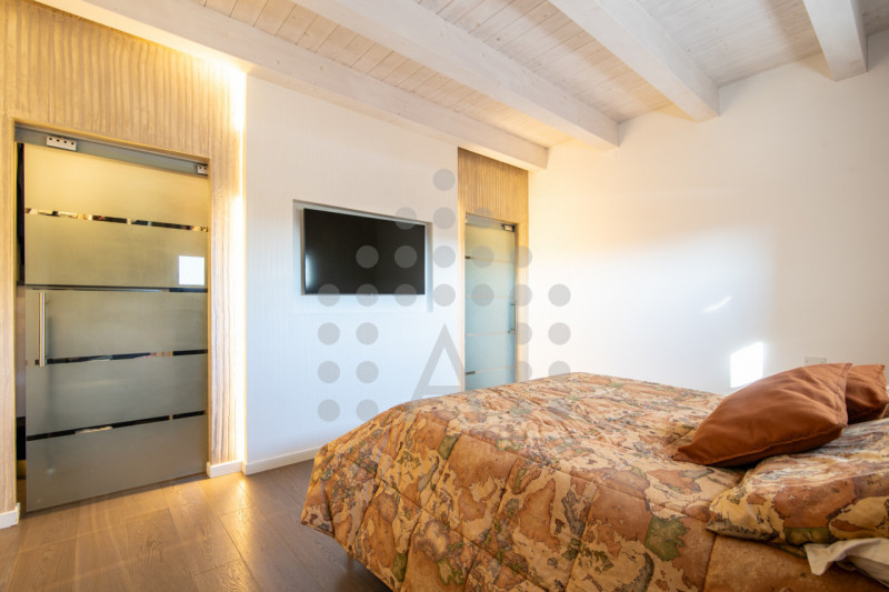 Immagina di rientrare a casa, salire con l’ascensore direttamente nel tuo appartamento, aprire la...