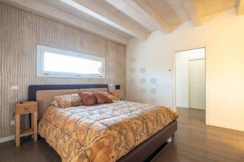 Immagina di rientrare a casa, salire con l’ascensore direttamente nel tuo appartamento, aprire la...