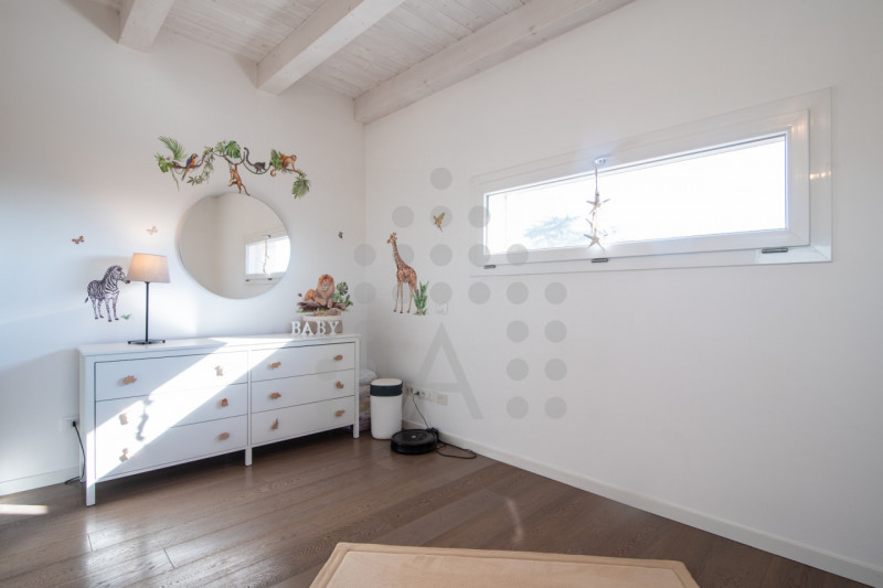 Immagina di rientrare a casa, salire con l’ascensore direttamente nel tuo appartamento, aprire la...