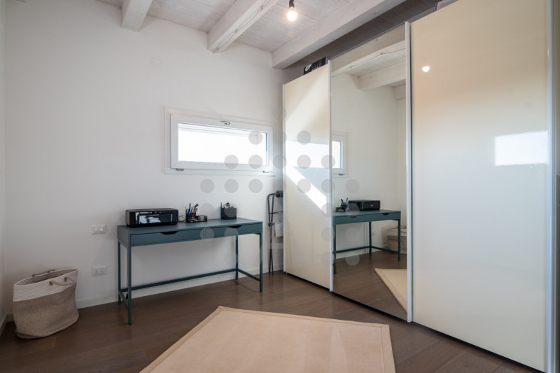 Immagina di rientrare a casa, salire con l’ascensore direttamente nel tuo appartamento, aprire la...