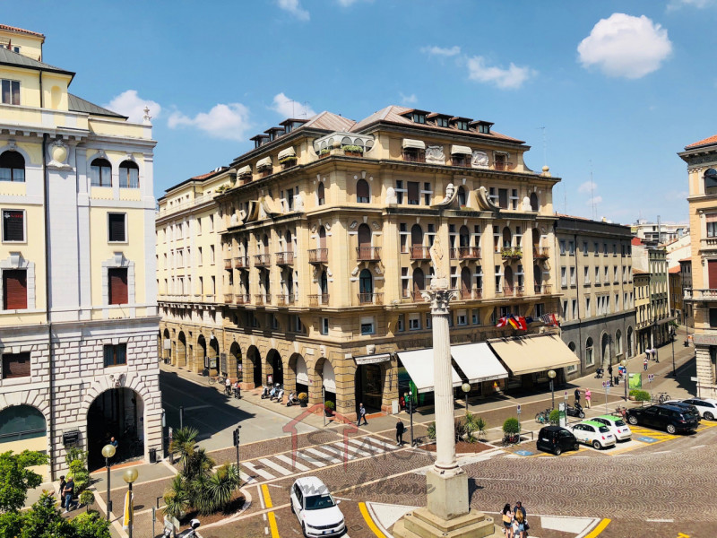 Nuova ristrutturazione nel Cuore di Padova - Piazza Garibaldi - https://images.gestionaleimmobiliare.it/foto/annunci/180509/1789112/800x800/014__img_0020.jpg 