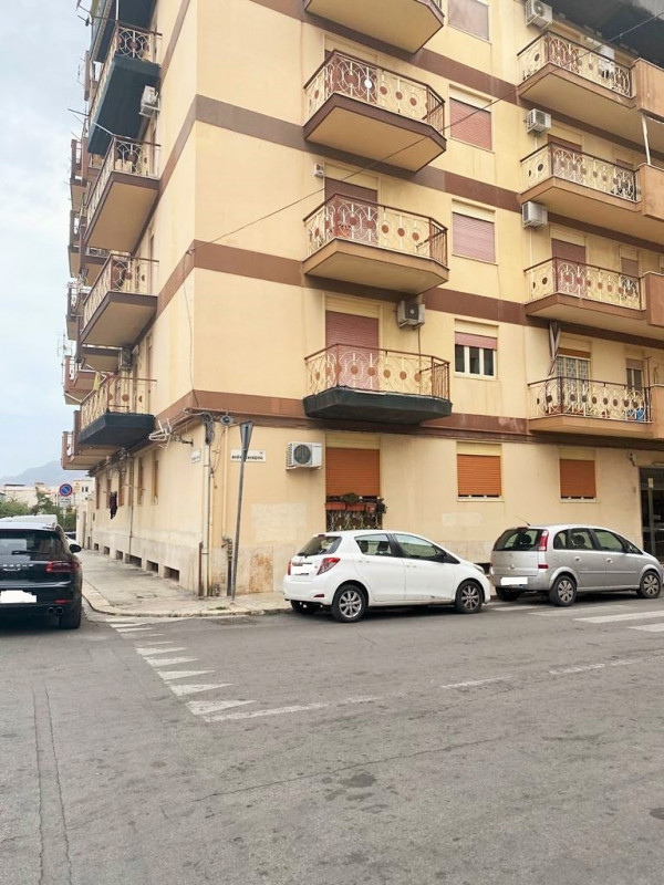 Palermo Affitto Appartamento quadrilocale