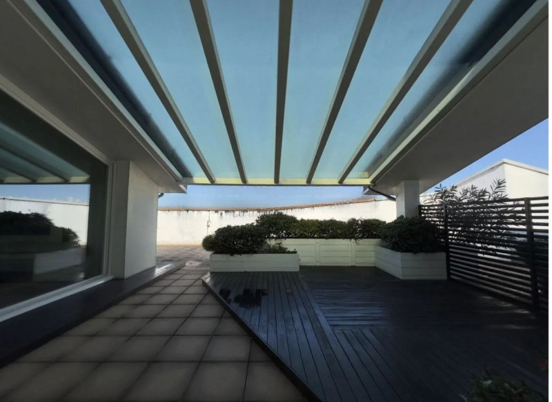 Intero fabbricato a destinazione commerciale e residenziale di 2500 mq a Selvazzano Dentro.
L'imm...