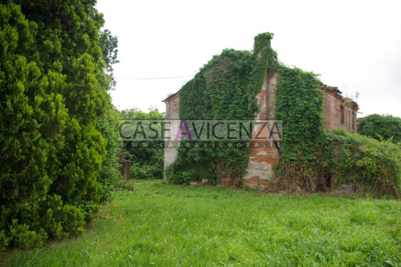 GRISIGNANO DI ZOCCO - NON SOGGETTO AD APE - RUSTICO DA RISTRUTTURARE COMPLETAMENTE DI 726 MC. SU ...