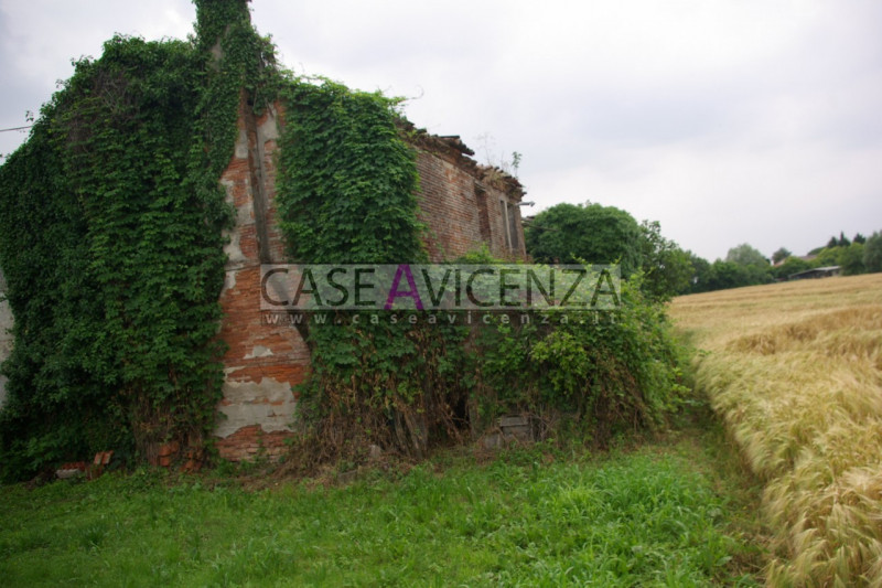 GRISIGNANO DI ZOCCO - NON SOGGETTO AD APE - RUSTICO DA RISTRUTTURARE COMPLETAMENTE DI 726 MC. SU ...