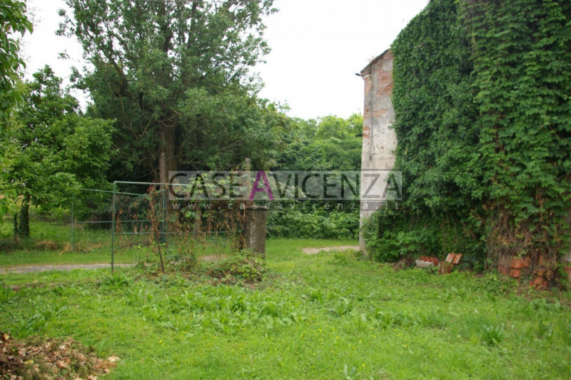 GRISIGNANO DI ZOCCO - NON SOGGETTO AD APE - RUSTICO DA RISTRUTTURARE COMPLETAMENTE DI 726 MC. SU ...