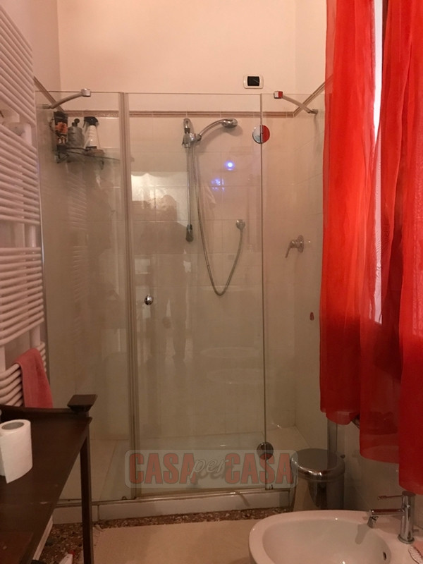 In area pedonale nel centro storico di Este proponiamo splendido appartamento su palazzetto d'epo...