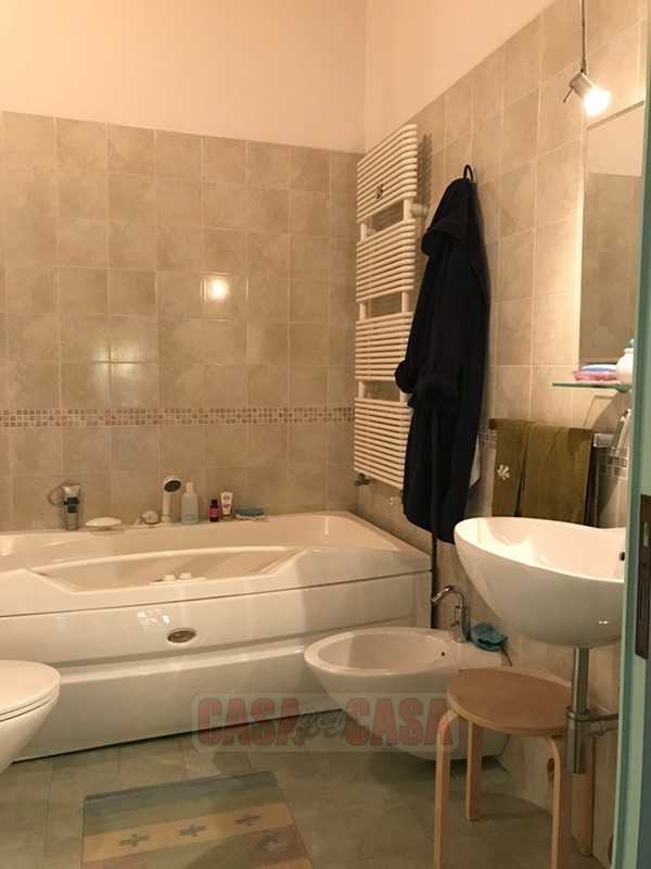 In area pedonale nel centro storico di Este proponiamo splendido appartamento su palazzetto d'epo...