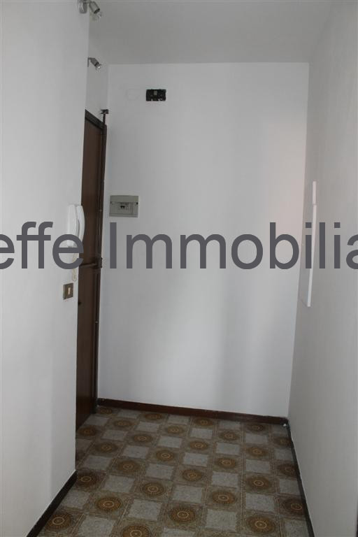 Disponibile da metà luglio, in posizione servita, nei pressi dell'ospedale Sant'Antonio, bilocale...