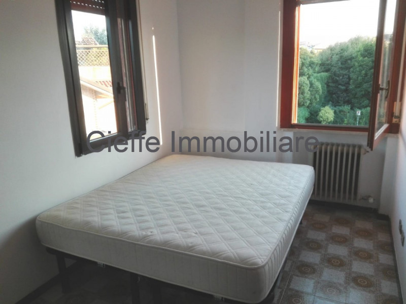 Disponibile da metà luglio, in posizione servita, nei pressi dell'ospedale Sant'Antonio, bilocale...