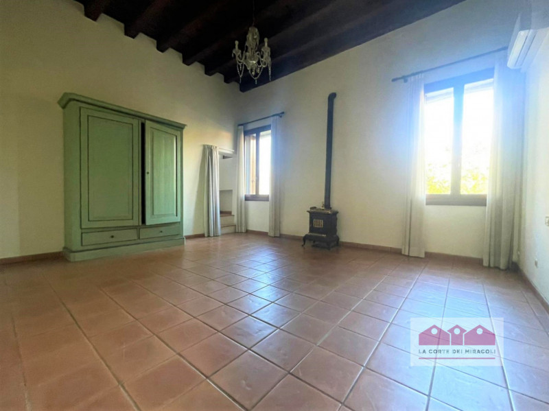 COSTABISSARA: IN POSIZIONE MERAVIGLIOSA, PARTE DI UN'ANTICA E AFFASCINANTE VILLA DI CIRCA 300 M²....