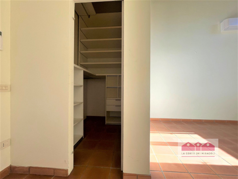 COSTABISSARA: IN POSIZIONE MERAVIGLIOSA, PARTE DI UN'ANTICA E AFFASCINANTE VILLA DI CIRCA 300 M²....