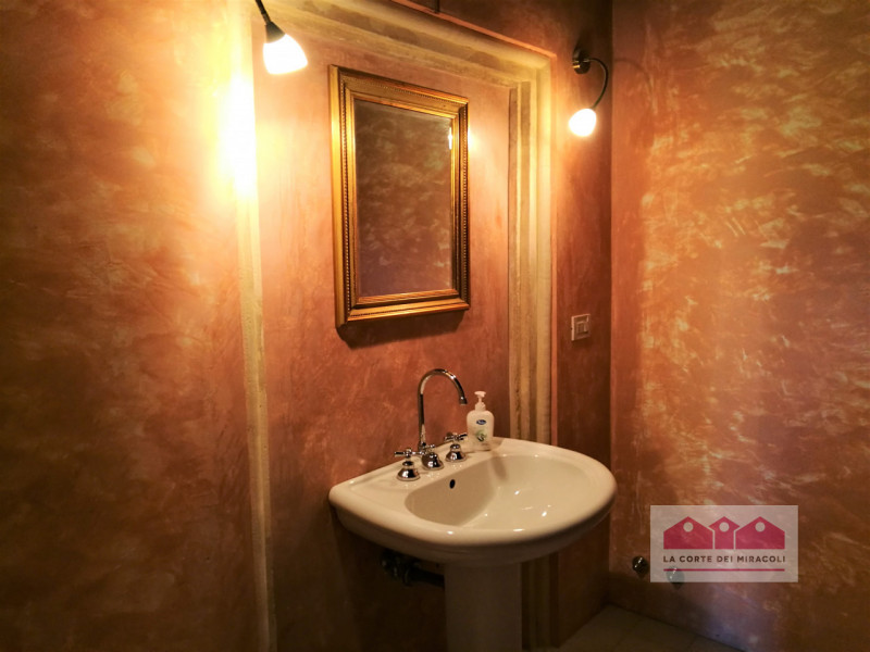 COSTABISSARA: IN POSIZIONE MERAVIGLIOSA, PARTE DI UN'ANTICA E AFFASCINANTE VILLA DI CIRCA 300 M²....