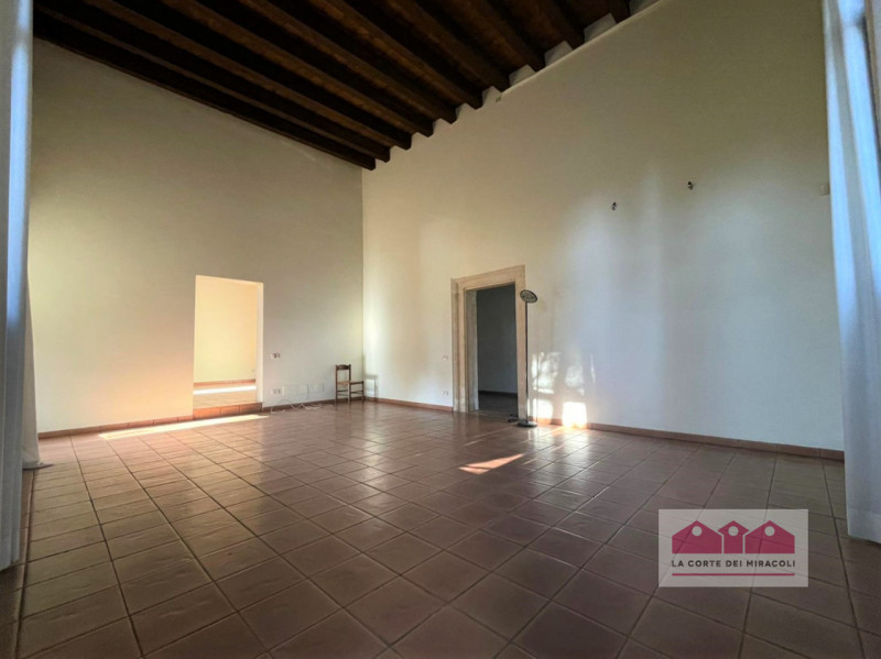 COSTABISSARA: IN POSIZIONE MERAVIGLIOSA, PARTE DI UN'ANTICA E AFFASCINANTE VILLA DI CIRCA 300 M²....