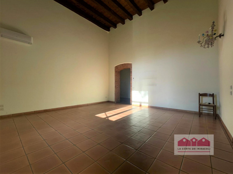 COSTABISSARA: IN POSIZIONE MERAVIGLIOSA, PARTE DI UN'ANTICA E AFFASCINANTE VILLA DI CIRCA 300 M²....