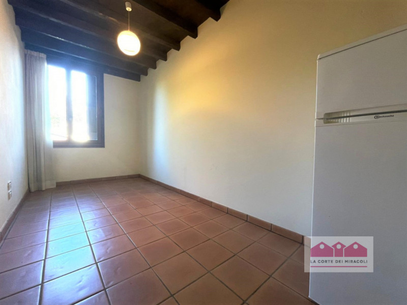 COSTABISSARA: IN POSIZIONE MERAVIGLIOSA, PARTE DI UN'ANTICA E AFFASCINANTE VILLA DI CIRCA 300 M²....