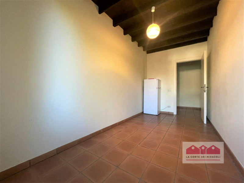 COSTABISSARA: IN POSIZIONE MERAVIGLIOSA, PARTE DI UN'ANTICA E AFFASCINANTE VILLA DI CIRCA 300 M²....