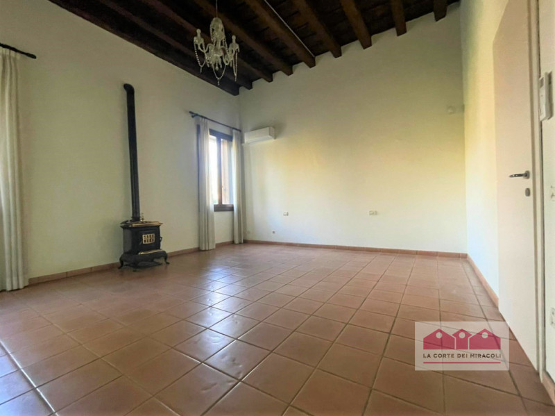 COSTABISSARA: IN POSIZIONE MERAVIGLIOSA, PARTE DI UN'ANTICA E AFFASCINANTE VILLA DI CIRCA 300 M²....