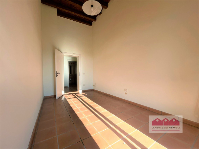 COSTABISSARA: IN POSIZIONE MERAVIGLIOSA, PARTE DI UN'ANTICA E AFFASCINANTE VILLA DI CIRCA 300 M²....