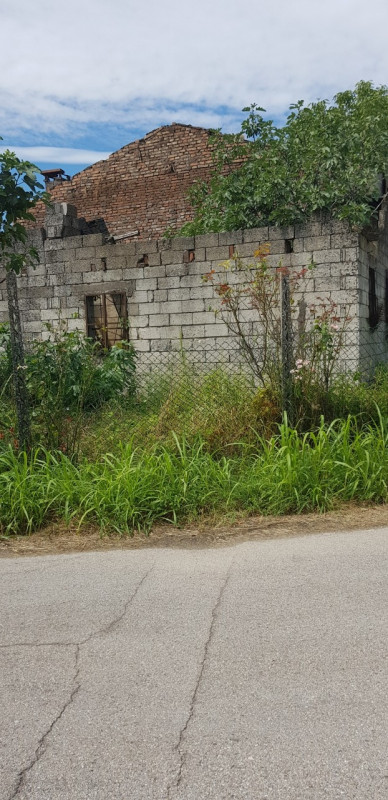 In vendita a Saletto, frazione tranquilla del Comune di Borgo Veneto, proponiamo un rustico rural...