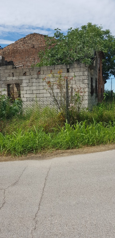 In vendita a Saletto, frazione tranquilla del Comune di Borgo Veneto, proponiamo un rustico rural...