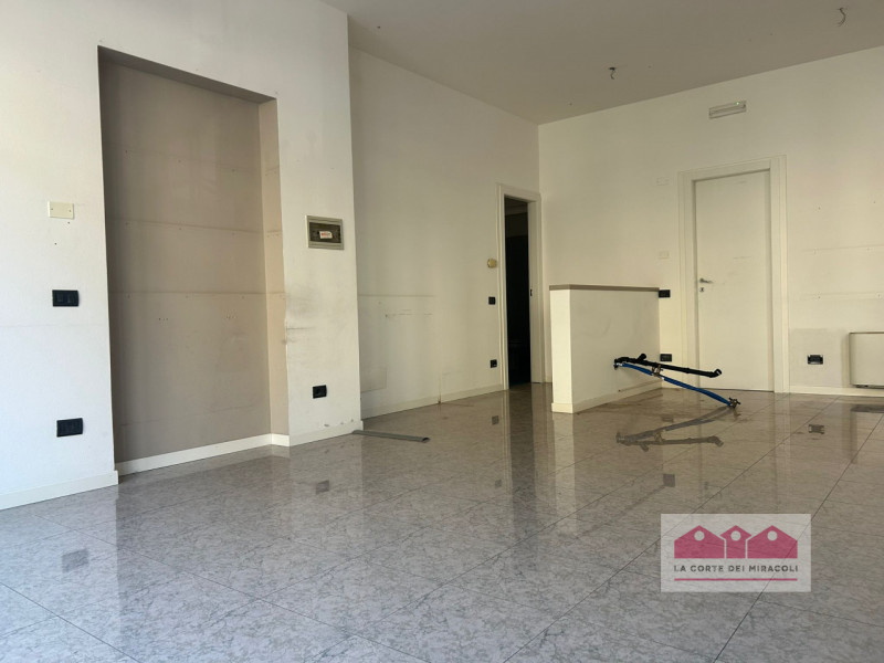 SAN MARCO: NEGOZIO/SPAZIO COMMERCIALE A RIDOSSO DEL CENTRO STORICO DI VICENZA. RIF. NEG29 RICHIES...