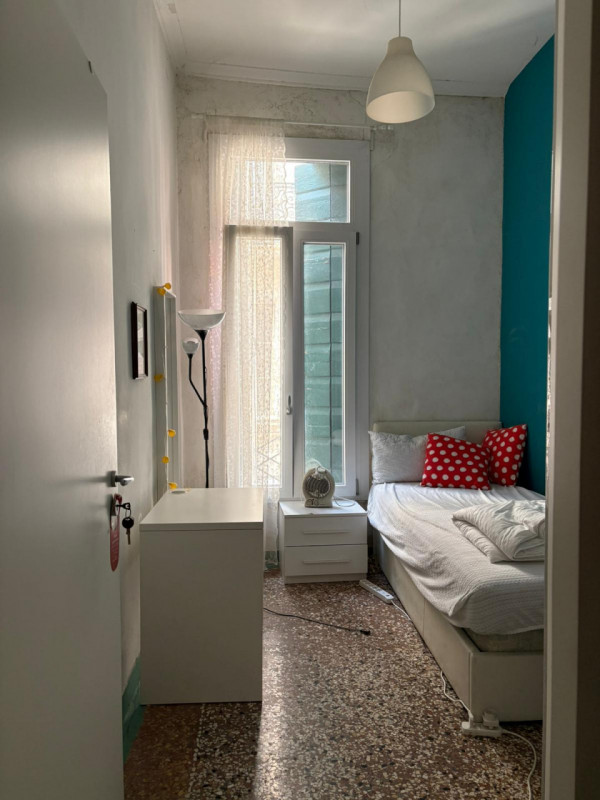 Scopri la possibilità unica di vivere nella vibrante atmosfera del centro storico di Padova! Prop...
