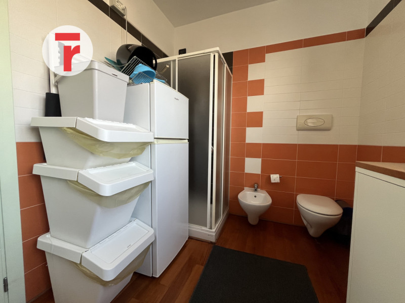 Limena Centro:
Proponiamo in locazione un ufficio direzionale di rappresentanza, posizionato all'...