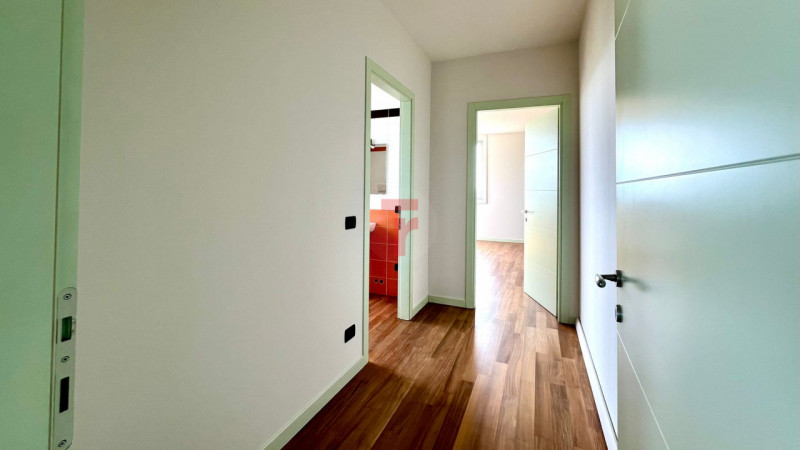 Limena zona direzionale- commerciale: proponiamo in locazione un ufficio  di rappresentanza, posi...