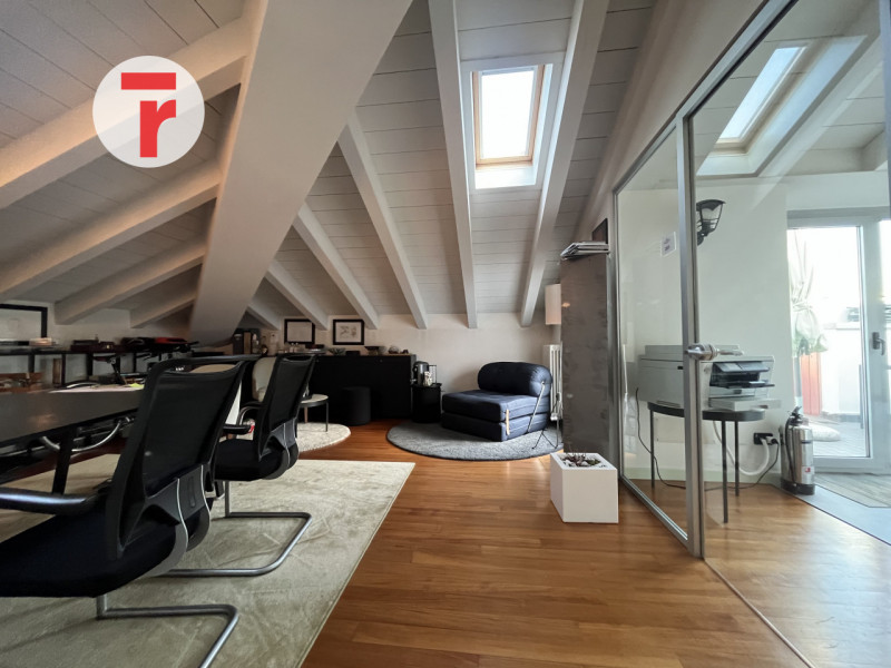 Limena Centro:
Proponiamo in locazione un ufficio direzionale di rappresentanza, posizionato all'...