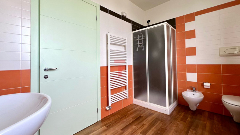 Limena zona direzionale- commerciale: proponiamo in locazione un ufficio  di rappresentanza, posi...