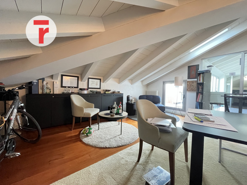 Limena Centro:
Proponiamo in locazione un ufficio direzionale di rappresentanza, posizionato all'...