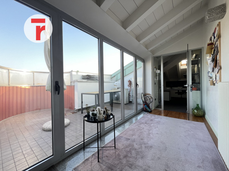 Limena Centro:
Proponiamo in locazione un ufficio direzionale di rappresentanza, posizionato all'...