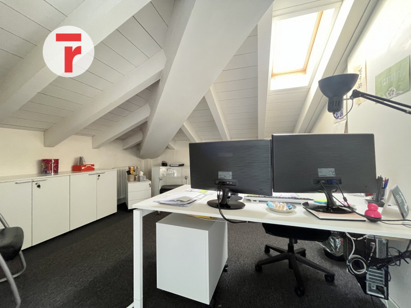 Limena Centro:
Proponiamo in locazione un ufficio direzionale di rappresentanza, posizionato all'...