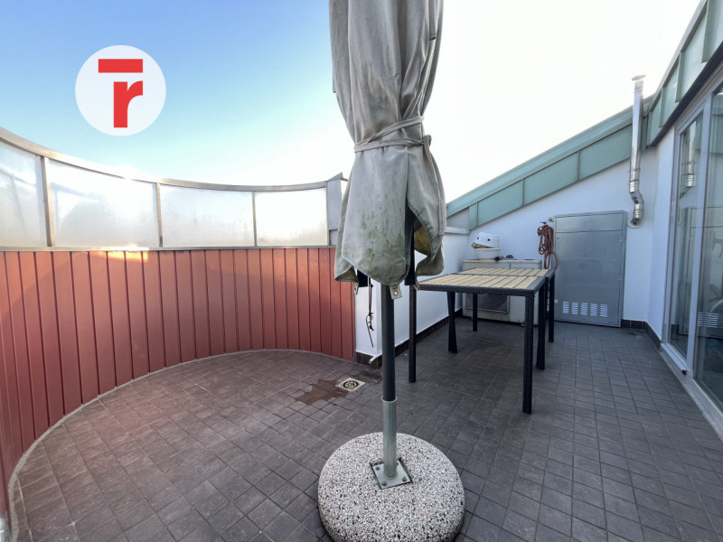 Limena Centro:
Proponiamo in locazione un ufficio direzionale di rappresentanza, posizionato all'...