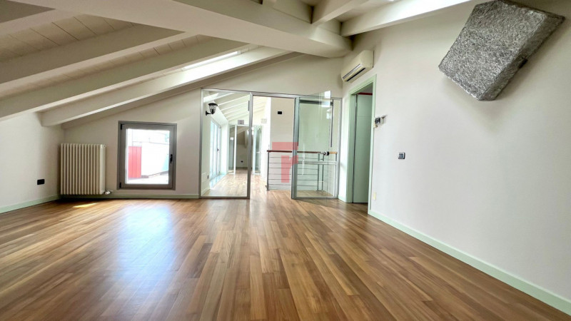 Limena zona direzionale- commerciale: proponiamo in locazione un ufficio  di rappresentanza, posi...