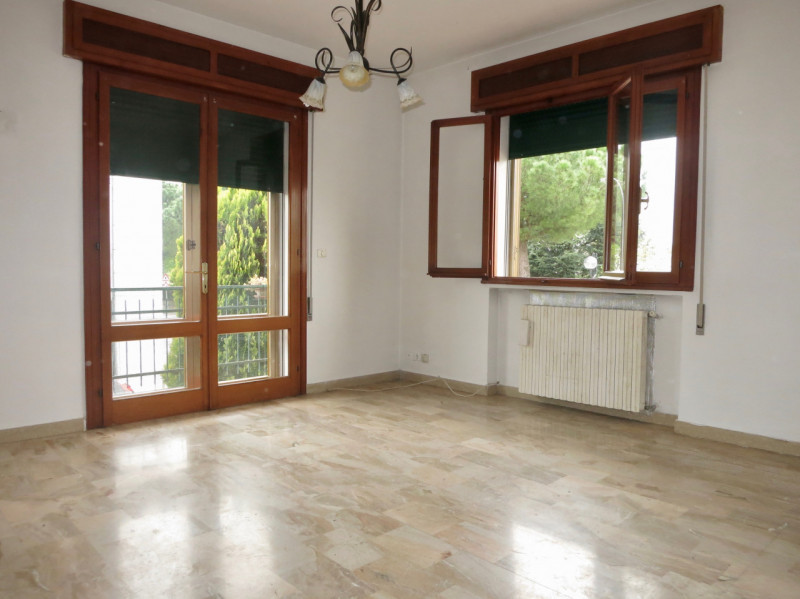 Nel cuore del paese di Ponso, proponiamo in vendita un ampio appartamento di circa 80 mq situato ...