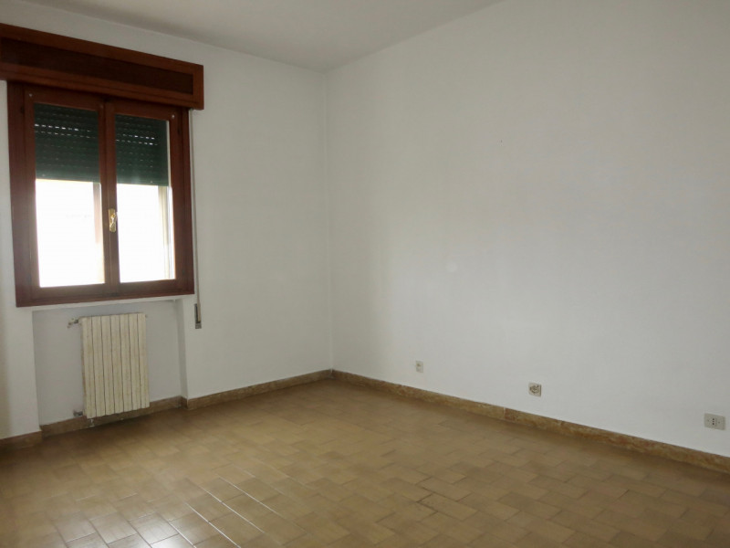 Nel cuore del paese di Ponso, proponiamo in vendita un ampio appartamento di circa 80 mq situato ...