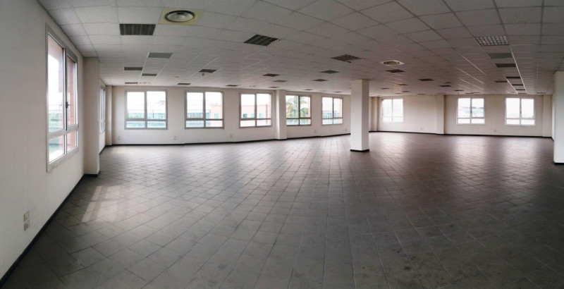 Situato nel cuore di Vicenza, questo locale di ben 738 mq è disponibile per affitto in un palazzo...