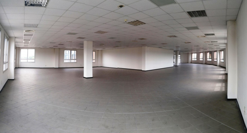 Situato nel cuore di Vicenza, questo locale di ben 738 mq è disponibile per affitto in un palazzo...