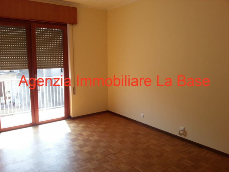 Proponiamo in vendita appartamento di 120 mq, situato all'ultimo piano e recentemente ristruttura...