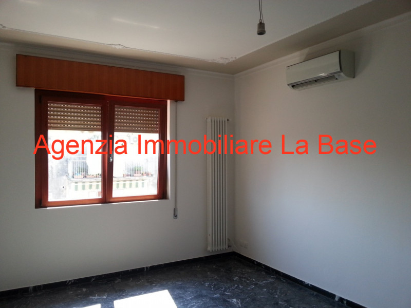 Proponiamo in vendita appartamento di 120 mq, situato all'ultimo piano e recentemente ristruttura...