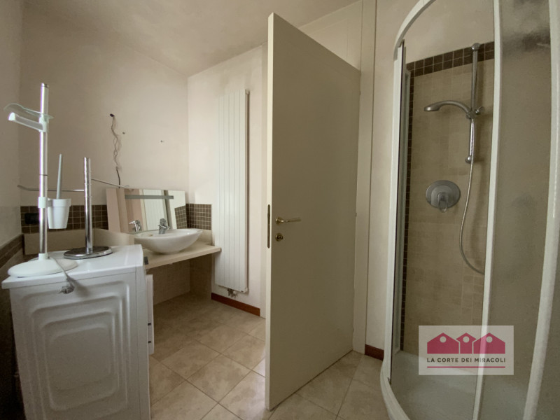 CENTRO STORICO: NELLE VICINANZE DELLA BELLISSIMA CONTRÀ PORTI, IN RECENTISSIMO CONTESTO, PROPONIA...