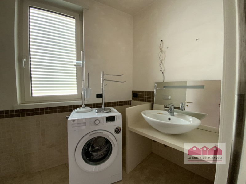 CENTRO STORICO: NELLE VICINANZE DELLA BELLISSIMA CONTRÀ PORTI, IN RECENTISSIMO CONTESTO, PROPONIA...