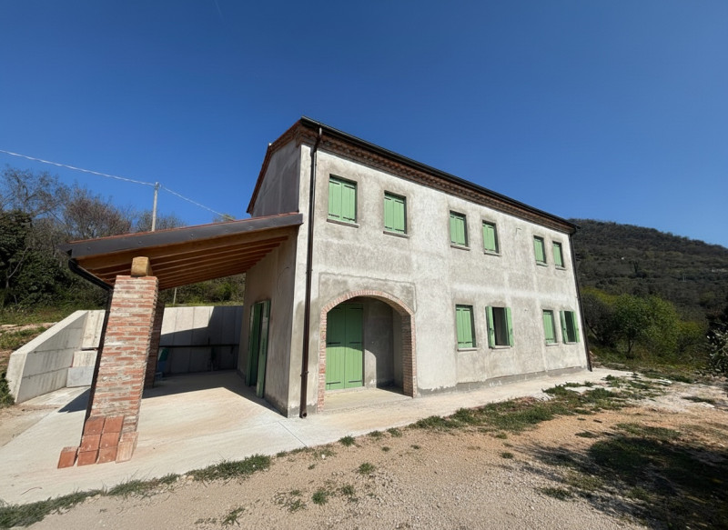 Vendita Rustico ad Arquà Petrarca

In vendita rustico di mq 160 c. a. ad Arquà Petrarca, con una ...